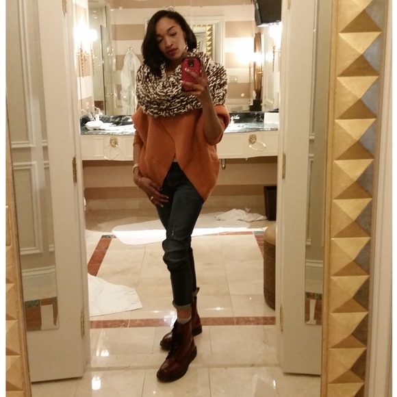 MEET YOUR POSHER... - Picture 9 of 11